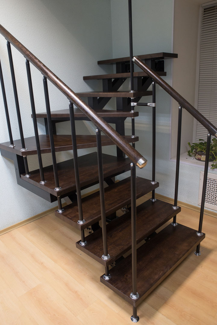 Модульная лестница на металлическом каркасе